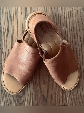 Born Cove Modern Flat Sandals EUC